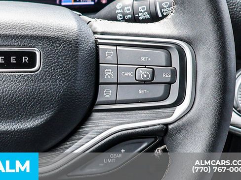 Used 2024 Jeep Wagoneer L Series II w/ Flexible Seating Group image 39