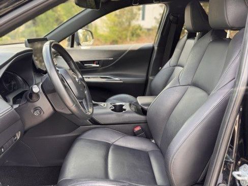 Used 2023 Toyota Venza XLE image 19