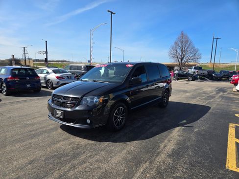 Used 2019 Dodge Grand Caravan GT FWD image 3