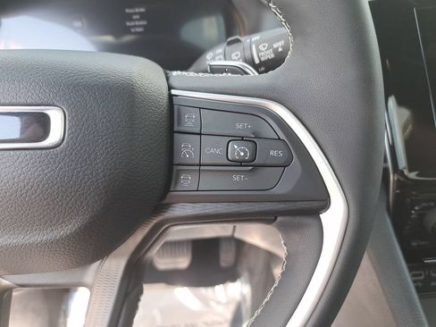 Certified 2023 Jeep Grand Cherokee Altitude AWD/4WD image 18