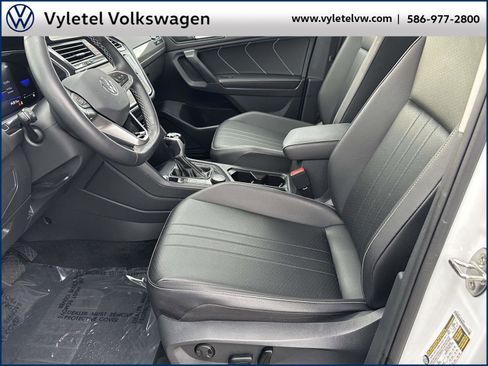Certified 2022 Volkswagen Tiguan SE image 18