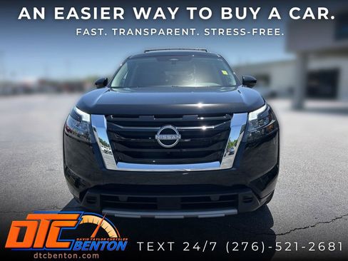Used 2025 Nissan Pathfinder SL AWD/4WD image 6