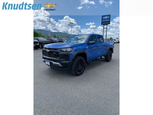 Used 2025 Chevrolet Colorado Trail Boss AWD/4WD image 3
