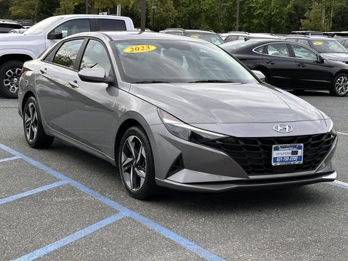 Used 2023 Hyundai Elantra SEL w/ Convenience Package FWD image 5
