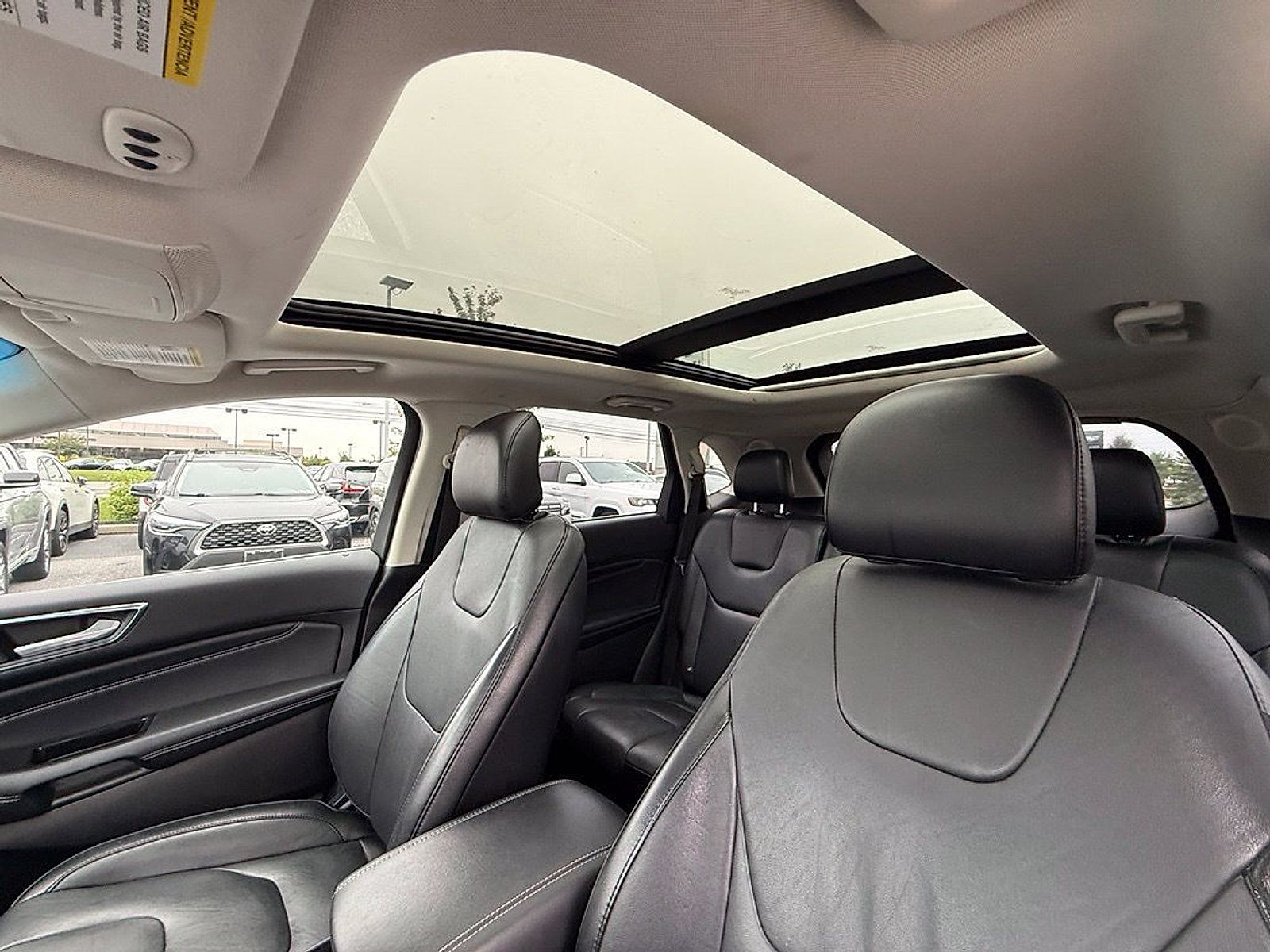 Used 2017 Ford Edge Titanium w/ Technology Package AWD/4WD image 21