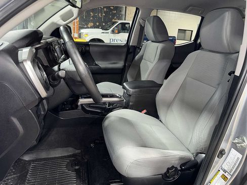 Used 2019 Toyota Tacoma SR5 AWD/4WD image 15