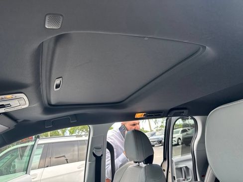 Used 2021 Toyota Sienna XSE FWD image 10