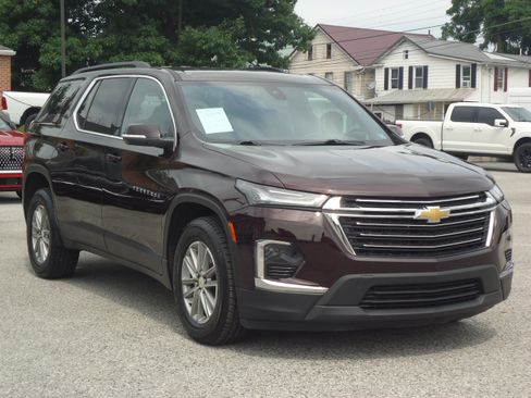 Used 2023 Chevrolet Traverse LT AWD/4WD image 1