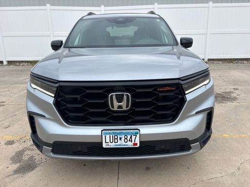 Used 2025 Honda Pilot TrailSport image 10