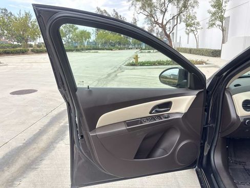 Used 2016 Chevrolet Cruze LT FWD image 16
