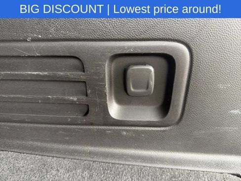 Used 2023 Chevrolet Traverse LT AWD/4WD image 14