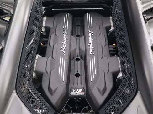 Used 2024 Lamborghini Revuelto image 26