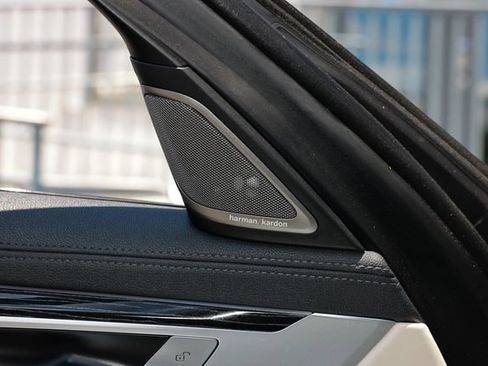 Used 2022 BMW 740i w/ Luxury Rear Seating Package RWD image 63