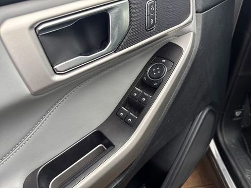 Used 2022 Ford Explorer XLT w/ Equipment Group 202A image 17