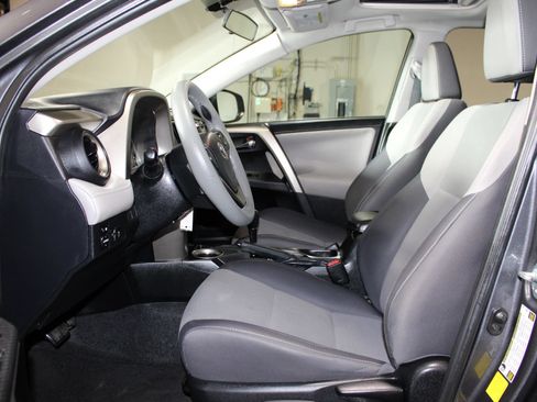 Used 2014 Toyota RAV4 XLE FWD image 8