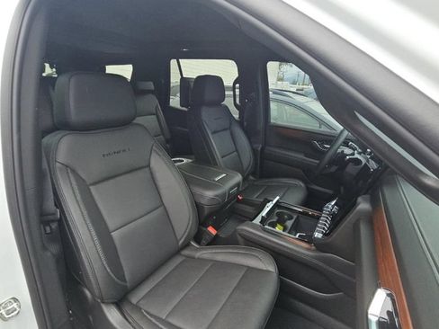 Used 2026 GMC Yukon Denali w/ Denali Reserve Package AWD/4WD image 6