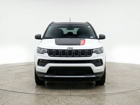 Used 2025 Jeep Compass Trailhawk image 2