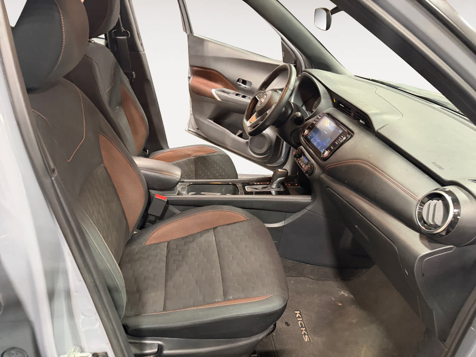 Used 2023 Nissan Kicks SR FWD image 16