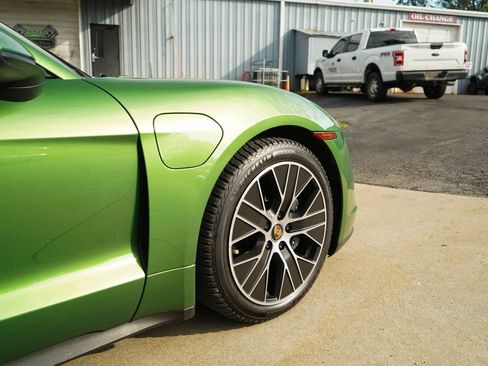 Used 2022 Porsche Taycan RWD image 19