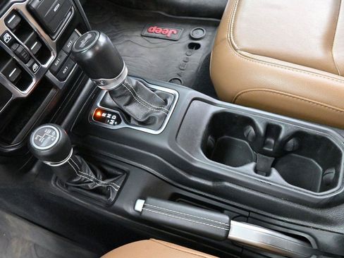 Used 2022 Jeep Wrangler Unlimited Sahara AWD/4WD image 26