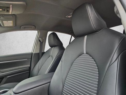 Used 2022 Toyota Camry SE FWD image 18
