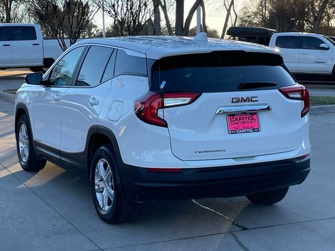 Used 2024 GMC Terrain SLE image 4