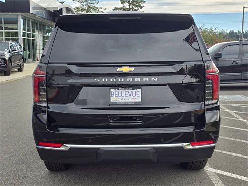 New 2025 Chevrolet Suburban LS w/ Max Trailering Package image 4