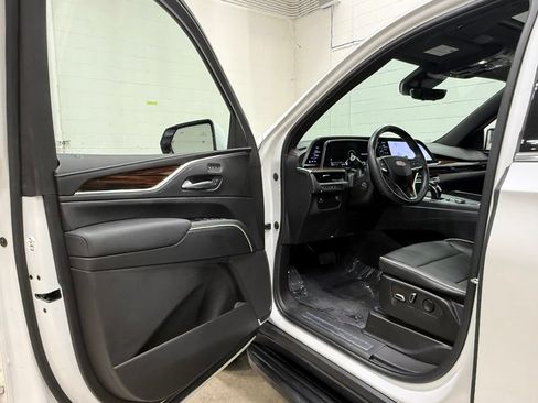 Used 2022 Cadillac Escalade ESV Premium Luxury AWD/4WD image 25