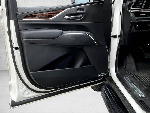 Used 2022 Cadillac Escalade ESV Premium Luxury w/ LPO, Radiant Package AWD/4WD image 17