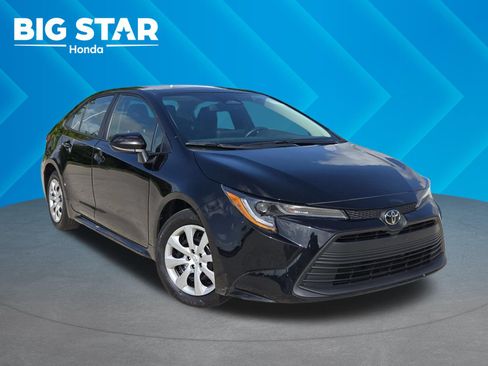 Used 2025 Toyota Corolla LE FWD image 1