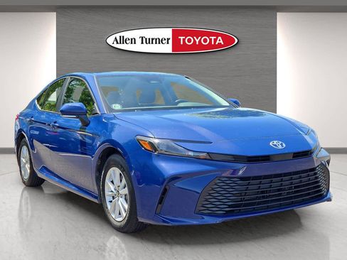 Used 2025 Toyota Camry LE image 2