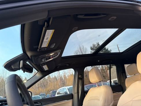 New 2025 Jeep Grand Cherokee Limited w/ Luxury Tech Group II AWD/4WD image 28