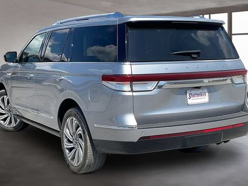 Used 2023 Lincoln Navigator 2WD image 4