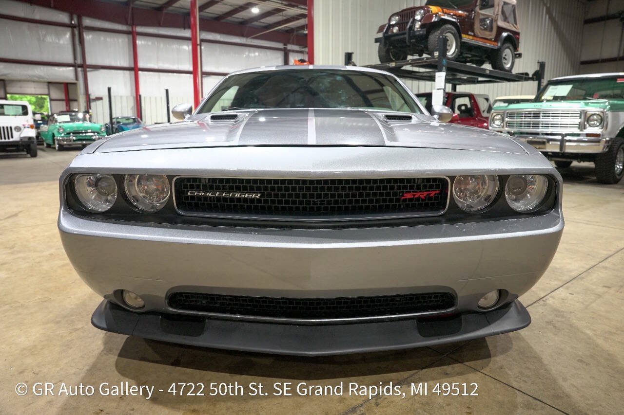 Used 2013 Dodge Challenger SRT8 w/ Harman Kardon Audio Group RWD image 13