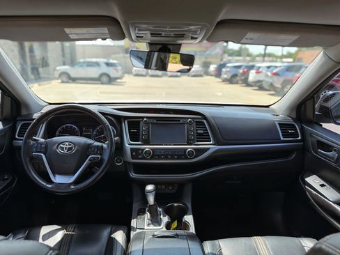Used 2017 Toyota Highlander XLE FWD image 10