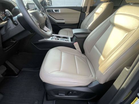 Used 2022 Ford Explorer XLT w/ Equipment Group 202A AWD/4WD image 16