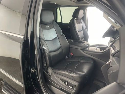 Used 2019 Cadillac Escalade Luxury AWD/4WD image 52