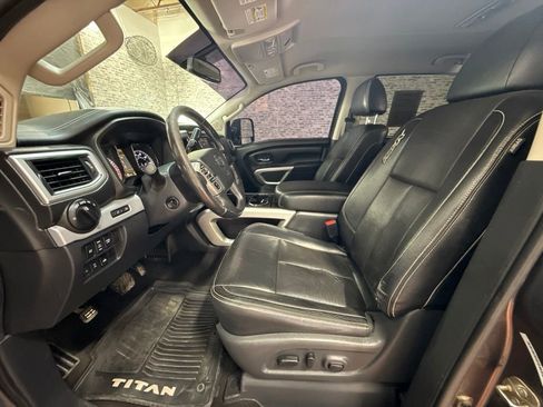 Used 2019 Nissan Titan PRO-4X w/ Pro-4x Convenience Package AWD/4WD image 19