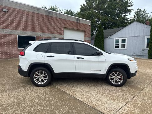 Used 2016 Jeep Cherokee Sport AWD/4WD image 5