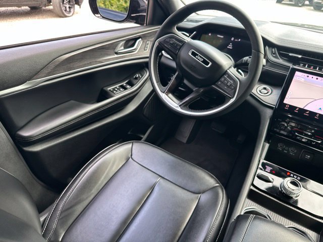 Used 2024 Jeep Grand Cherokee Limited AWD/4WD image 23