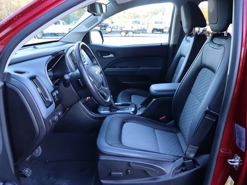 Used 2022 Chevrolet Colorado Z71 image 3