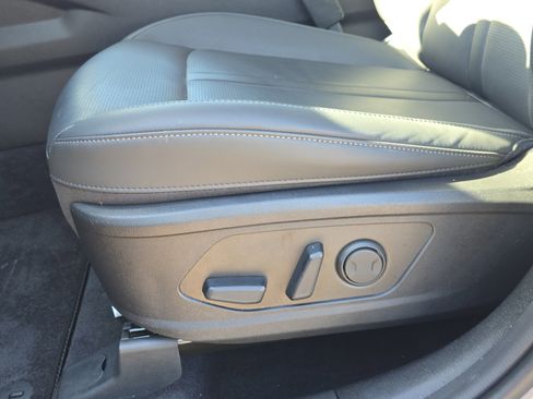 Certified 2025 Kia Sorento S image 22