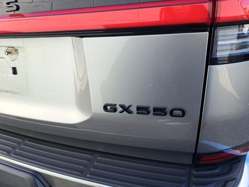 Used 2025 Lexus GX 550 image 5