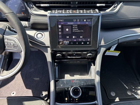 New 2025 Jeep Grand Cherokee Altitude image 22