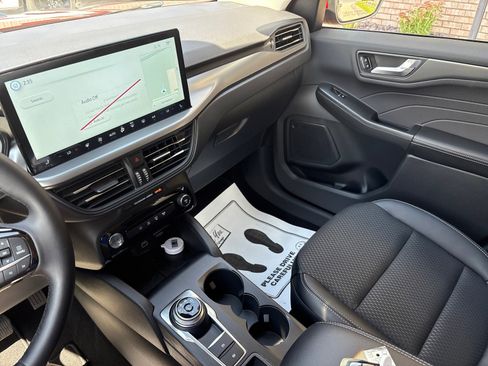 New 2025 Ford Escape PHEV image 15