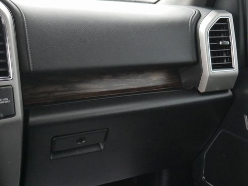 Used 2018 Ford F150 Lariat image 31