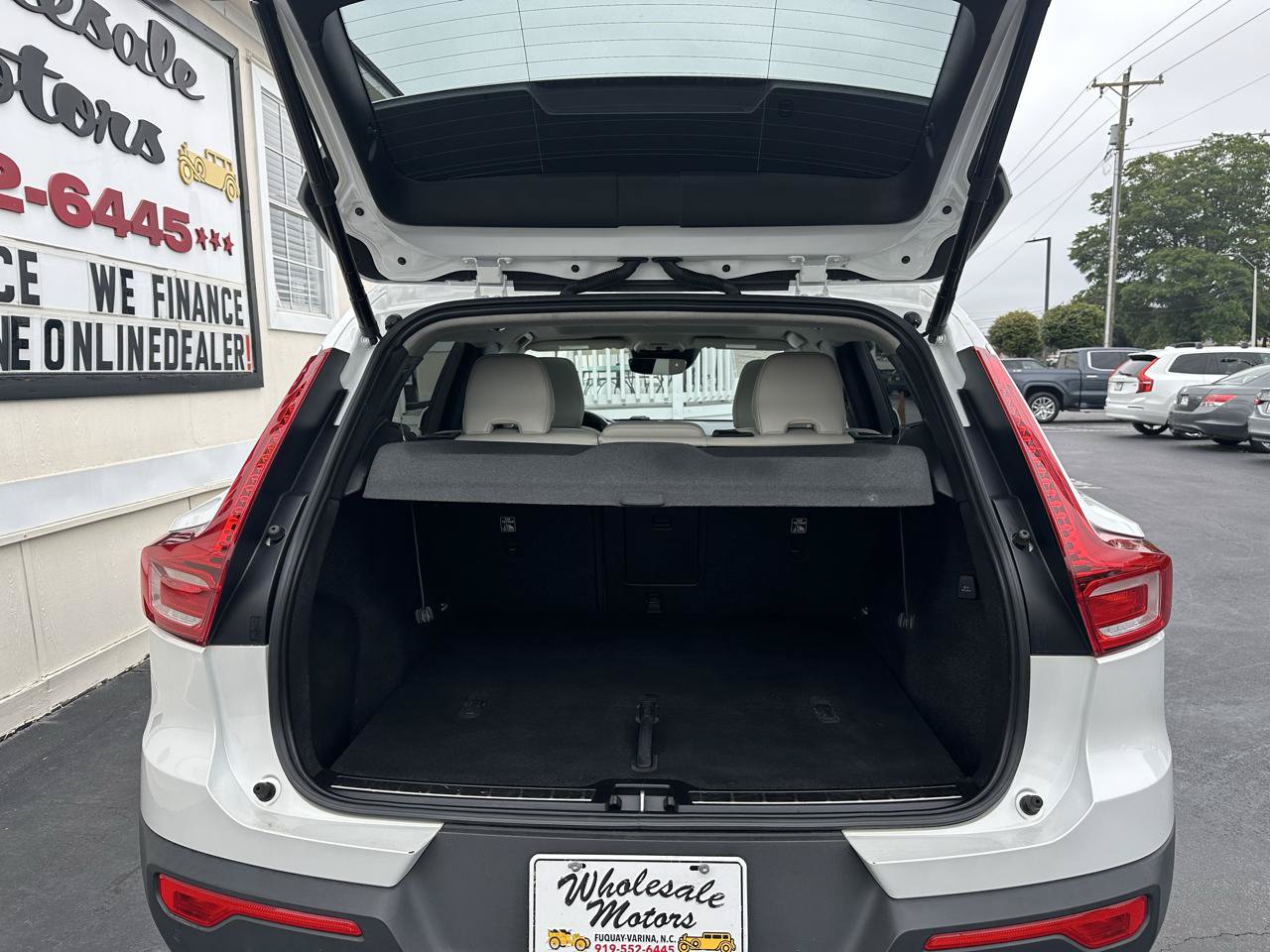 Used 2021 Volvo XC40 T4 Inscription FWD image 22