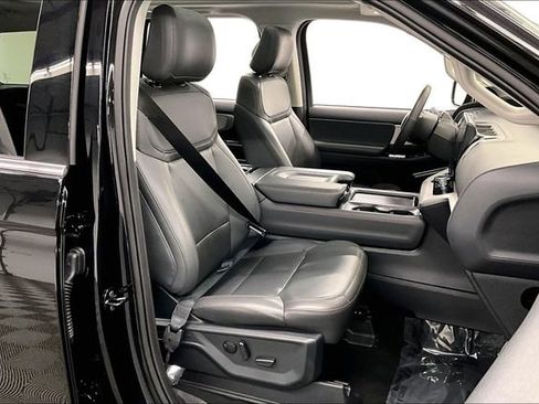 Used 2025 Ford Expedition Active image 8