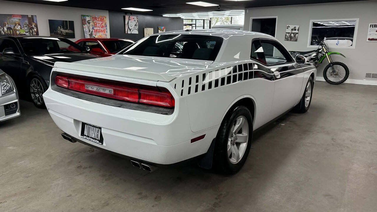 Used 2014 Dodge Challenger R/T RWD image 8