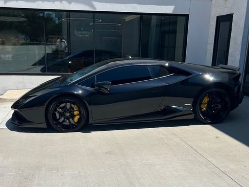 Used 2016 Lamborghini Huracan LP 610-4 AWD/4WD image 3